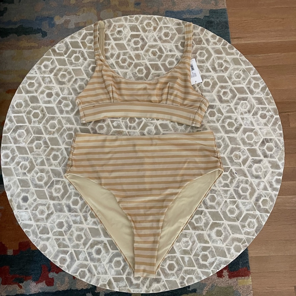 NWT Tigerlily Verena Bikini. Top SM. Bottom LG